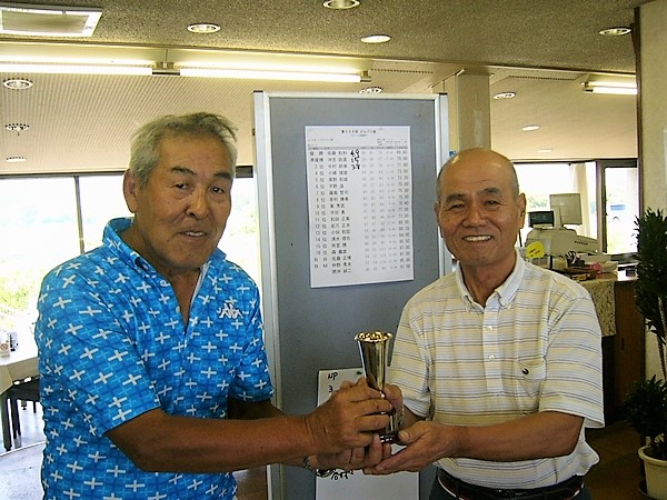 優勝の佐藤和利さん（右）通算10回目の優勝です