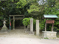 「交野天神社」（第一の鳥居と石碑