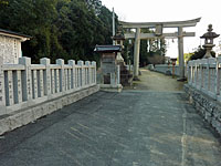 「菅原神社（長尾）」の参道入口