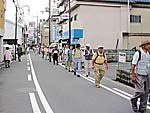 駅前商店街を抜けて