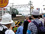 JR東海道線踏切を渡る