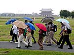 朱雀門を右に見ながら平城宮跡を行く