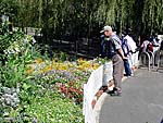 記念館前の花壇