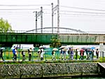 JR東道線横を行く