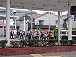 市街地を西北へ向かう（後続待ち）
