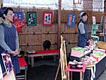 寺参寺参道の茶店で美人親子