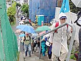 穂谷川左岸堤防に登る