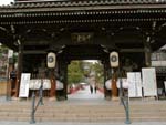 中山寺山門より参道を望む
