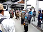 中山寺境内で解散