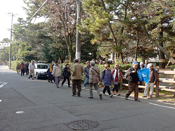 葵公園を出発