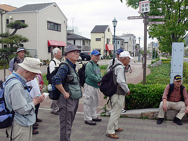 旧西国街道との交差点