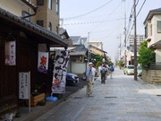 JR・長岡京駅近くの旧街道（西国街道）を歩く