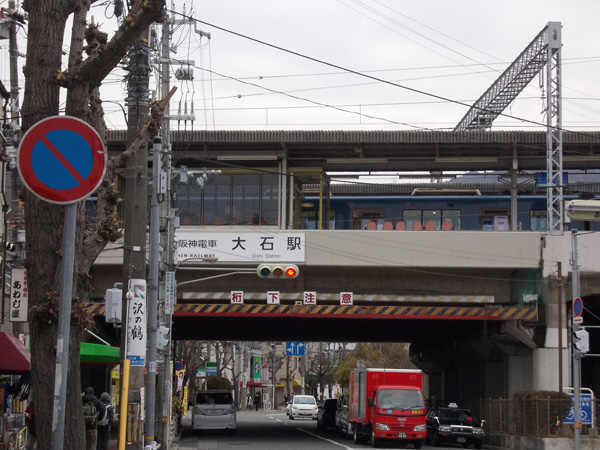 width="600"