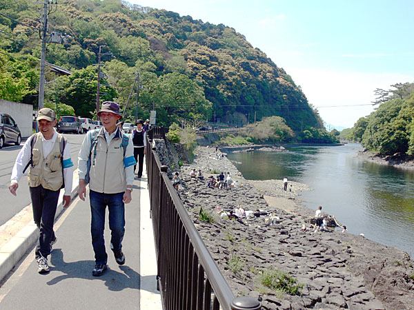 宇治川左岸