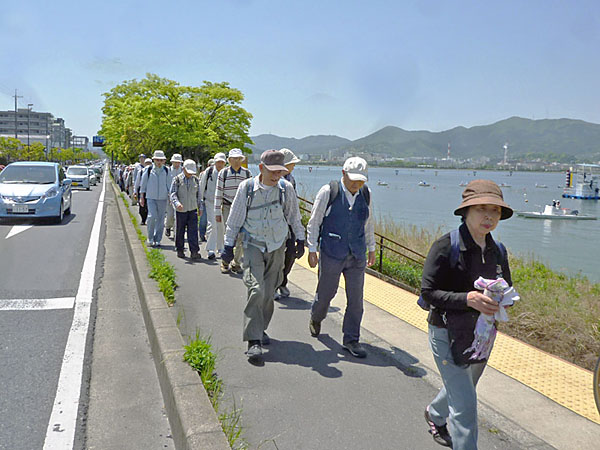 さざなみ街道を歩く