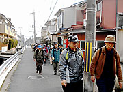 桂駅から西山裾へ向かう
