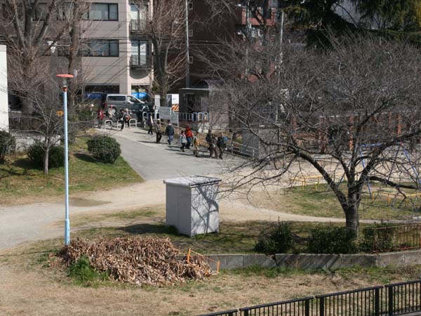 堂島川北岸を上流へ