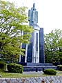王仁公園恒久平和の像